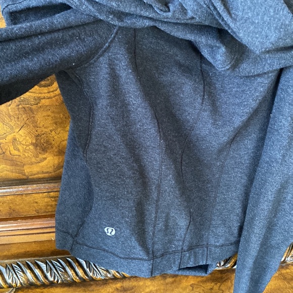 Lululemon sweater Size 4 - Picture 7 of 7